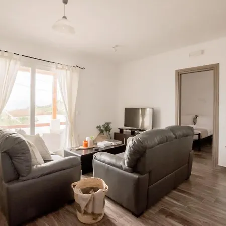 House Suites - Psarou