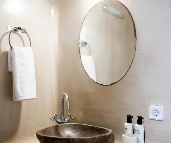 Semesterbostad House Suites - Psarou *